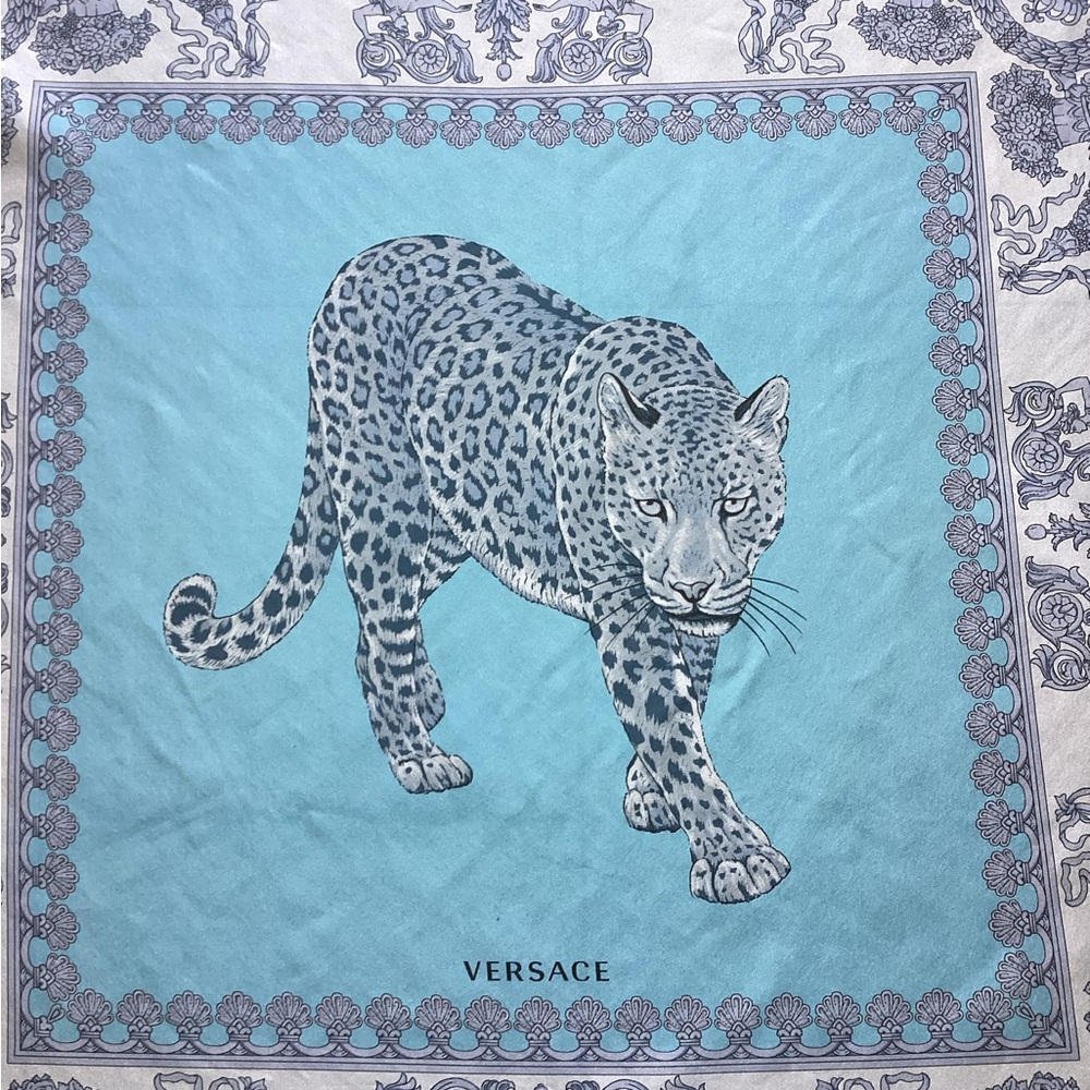 Versace silk scarf - Picture 7 of 9